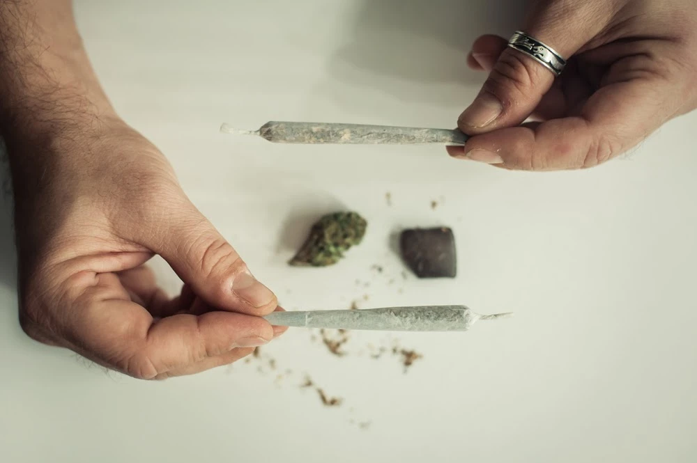 How To Smoke Hash? Step-by-Step Guide For Smoking Hash Guide 2024 | Bare Cannabis